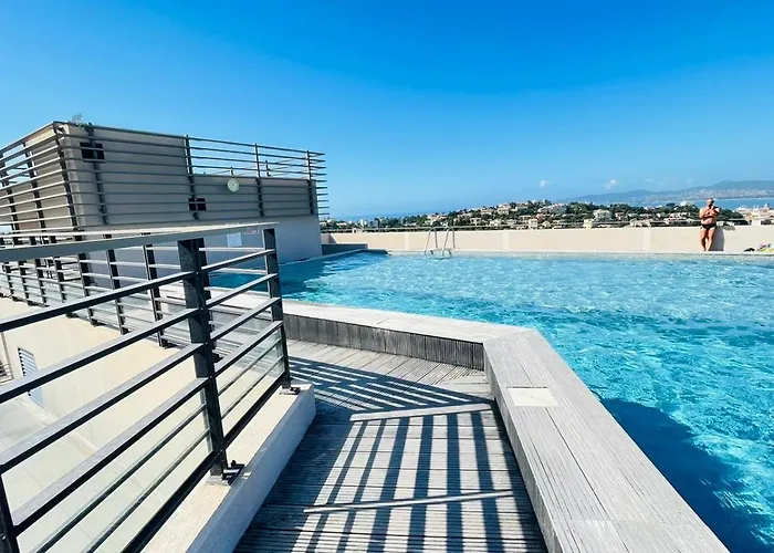 Tres Bel -residence Avec Piscine Sur Le Toit Et Vue Panoramique アパート Saint-Raphaël